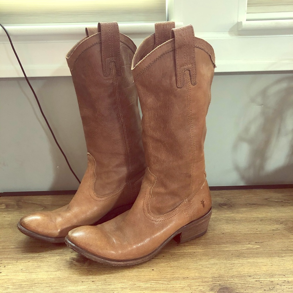 Frye women’s pull-on western boot 7. Barely worn!
